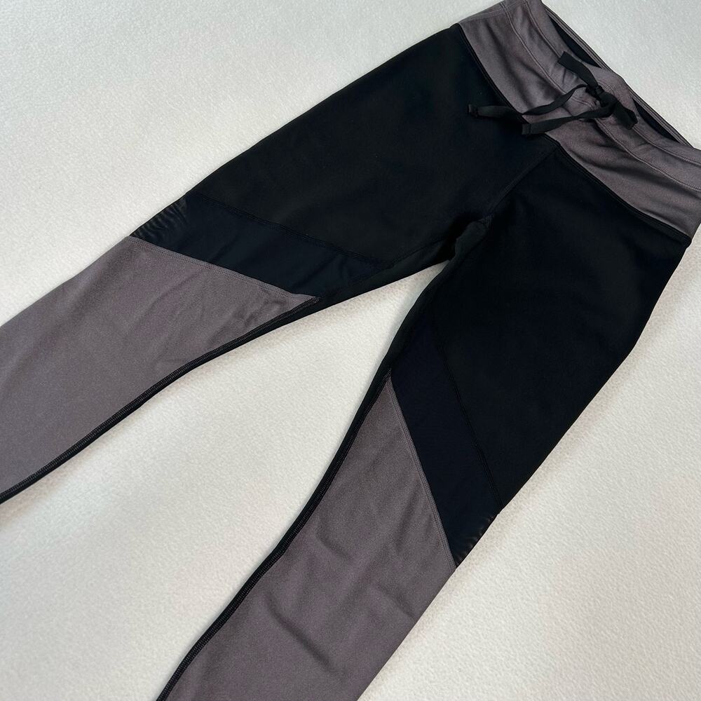 Fabletics Women's Size XS NWT High-Waisted Statement Powerhold Capri Legging